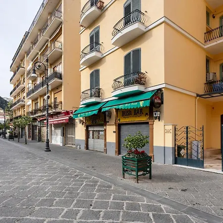 Center Luxury 3 דירה