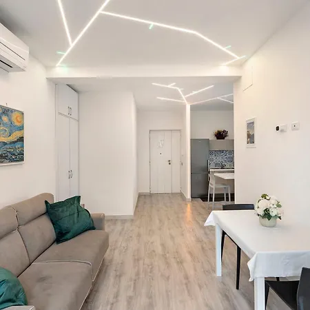 Center Luxury 3 *