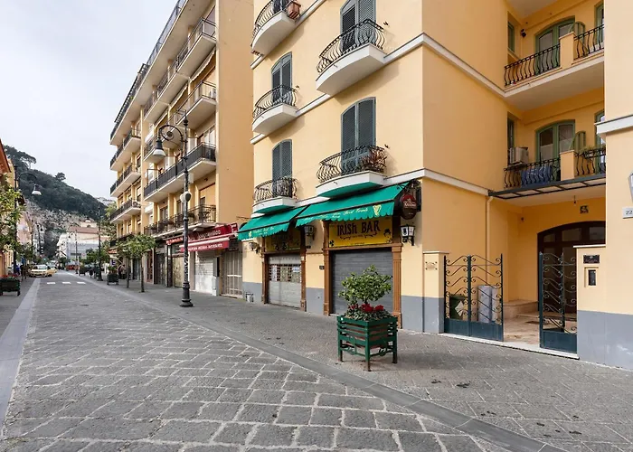 Center Luxury 3 דירה